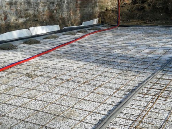 Ferraillage de dalle sur isolant, gaines et attentes en place