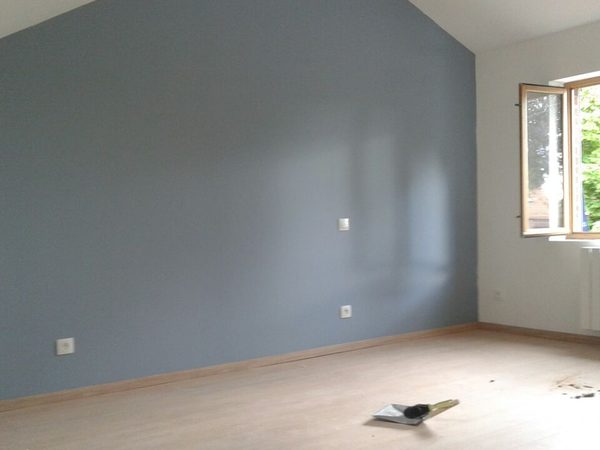 Chambre sous rampant livrée : plâtrerie, peinture et sol